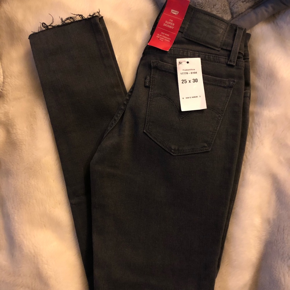 NWT Levi’s 710 Super Skinny Jeans